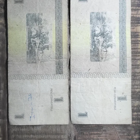 Assorted World Currency Notes - Picture 8 of 16